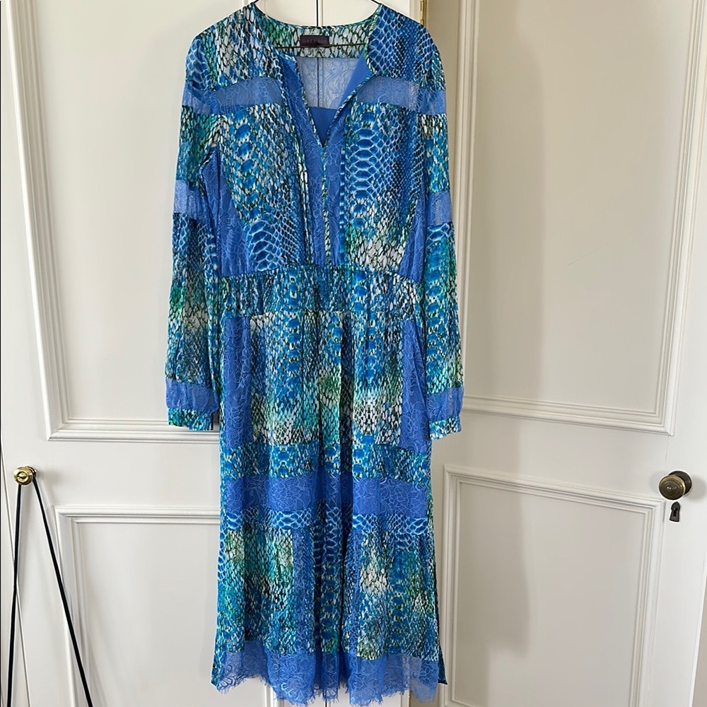 Elegant Blue and Green Patterned Dress